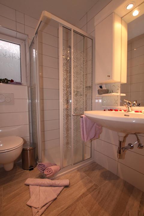 Badezimmer 1  Apartment"Sandra" Apartments Haus Ladner