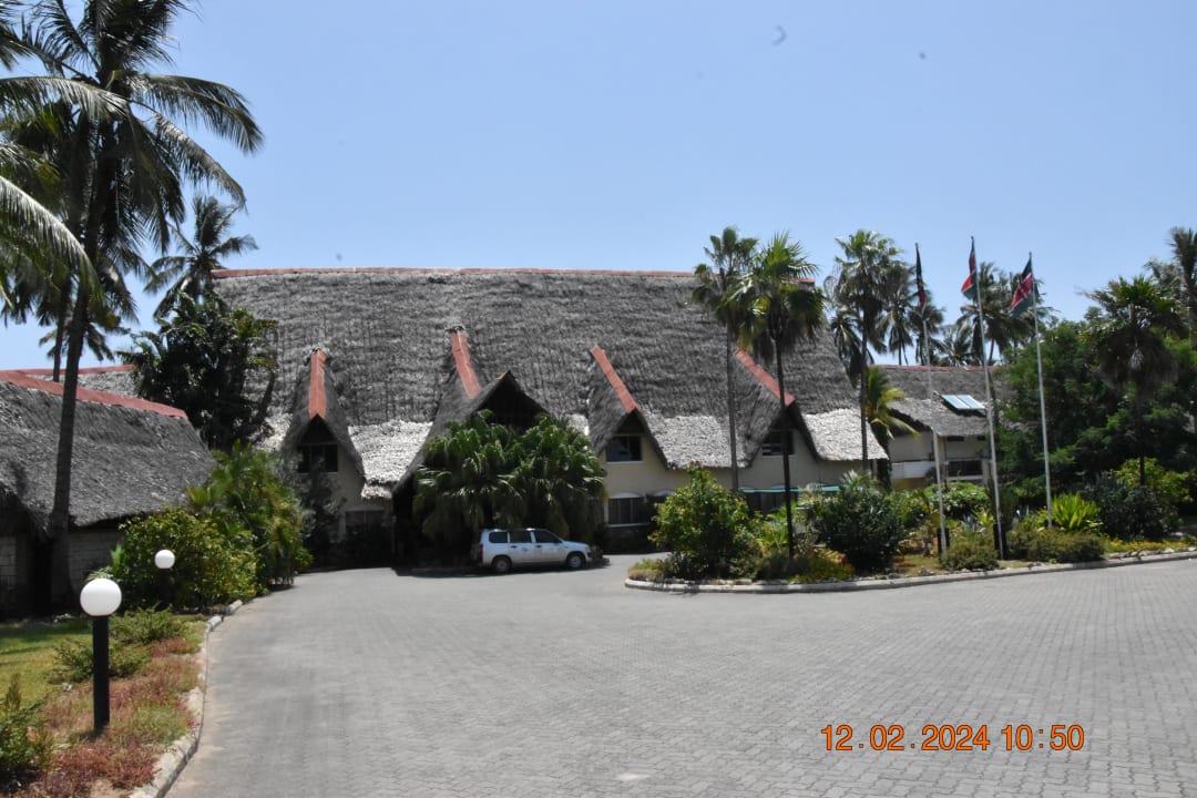 Lobby Bahari Beach Hotel