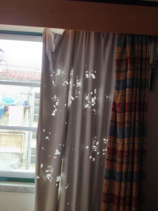 Vorhänge im Zimmer katastrophal auch der Ausblick   Hotel Residencial Horizonte