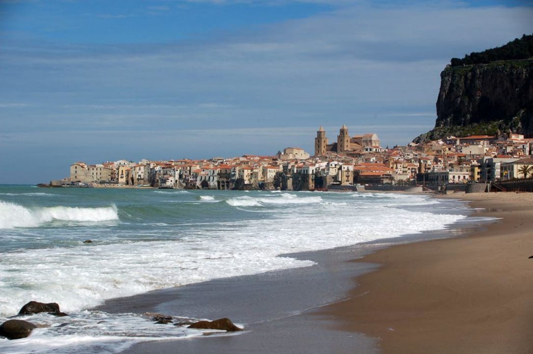 Cefalu' - die Altstadtansicht Hotel Kalura