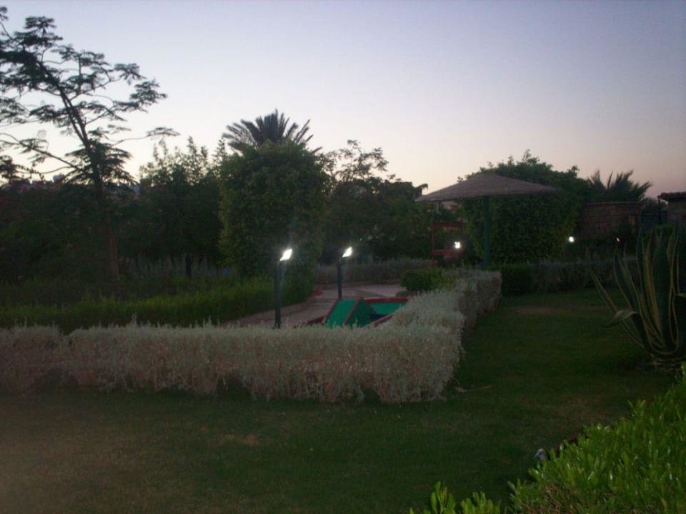 Minigolf bei Nacht Golden Beach Resort