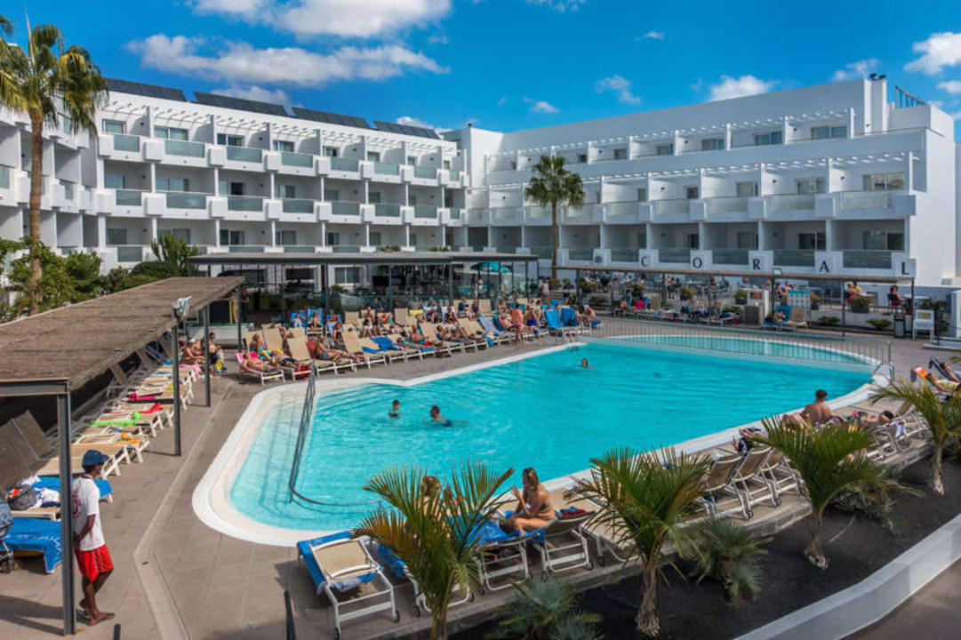 Pool an der Bar Sentido Aequora Lanzarote Suite