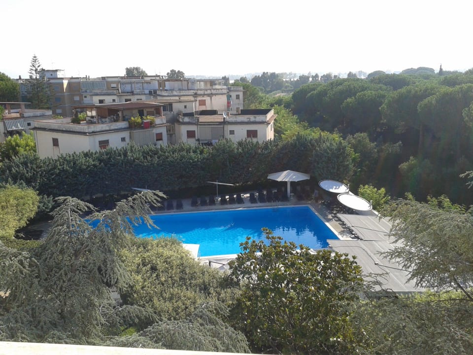 Blick auf den Pool vom 3. Stock Hotel Le Palme