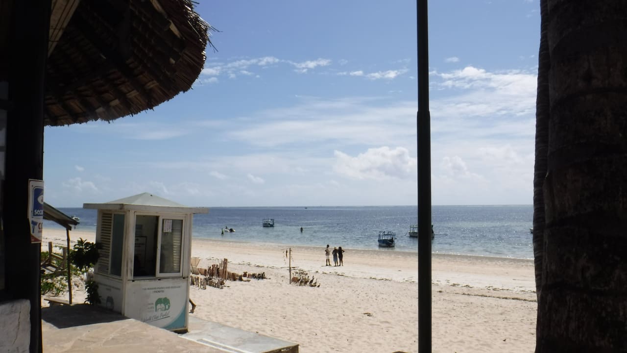 Strand Travellers Beach Hotel & Club