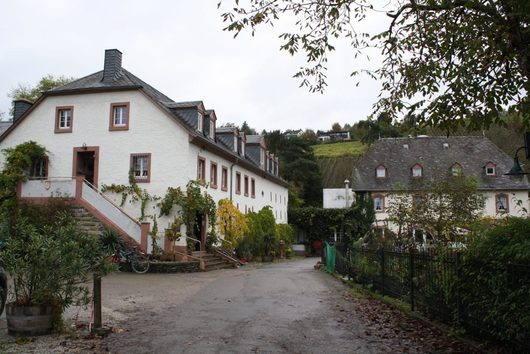 Außenansicht Hotel und Weingut Karlsmühle