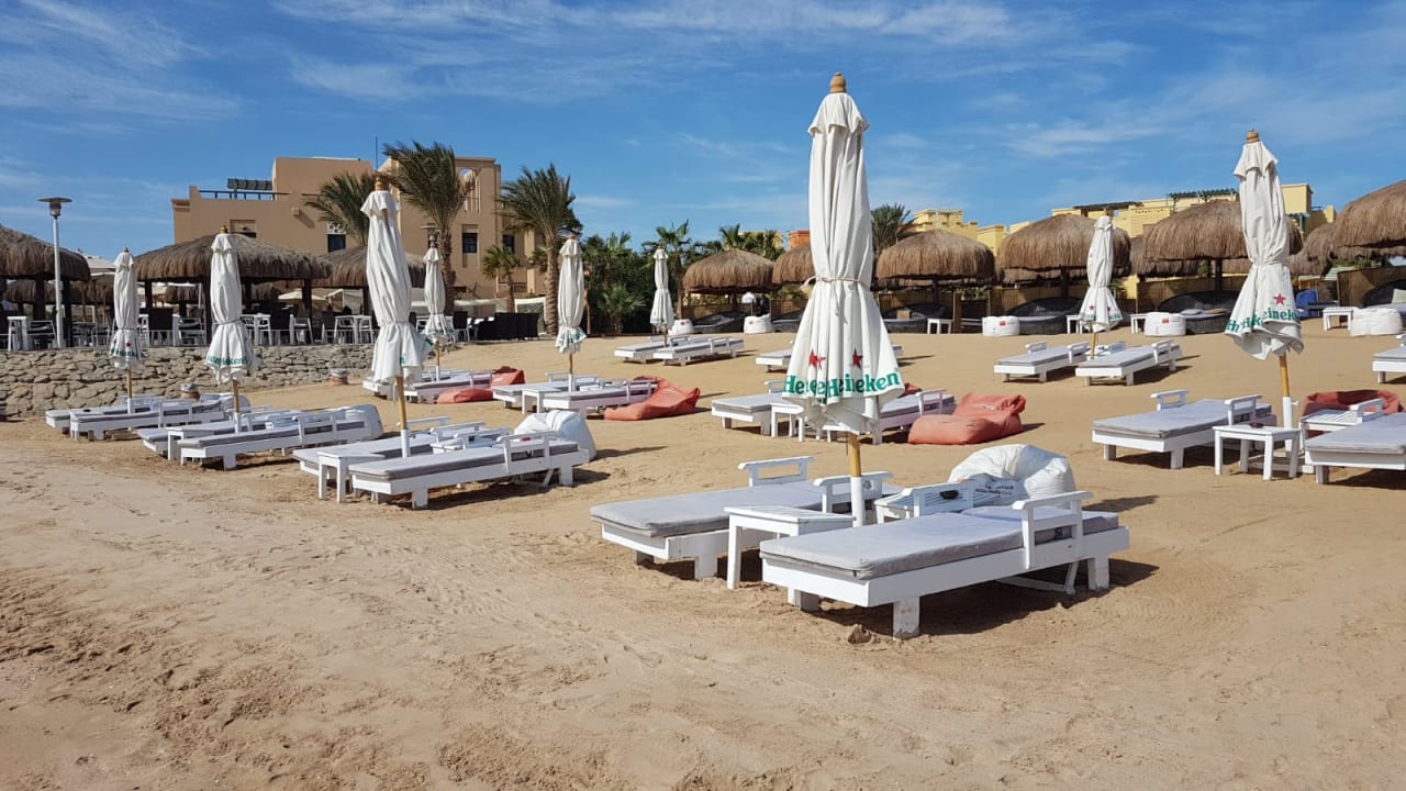 Strand Captain's Inn Hotel