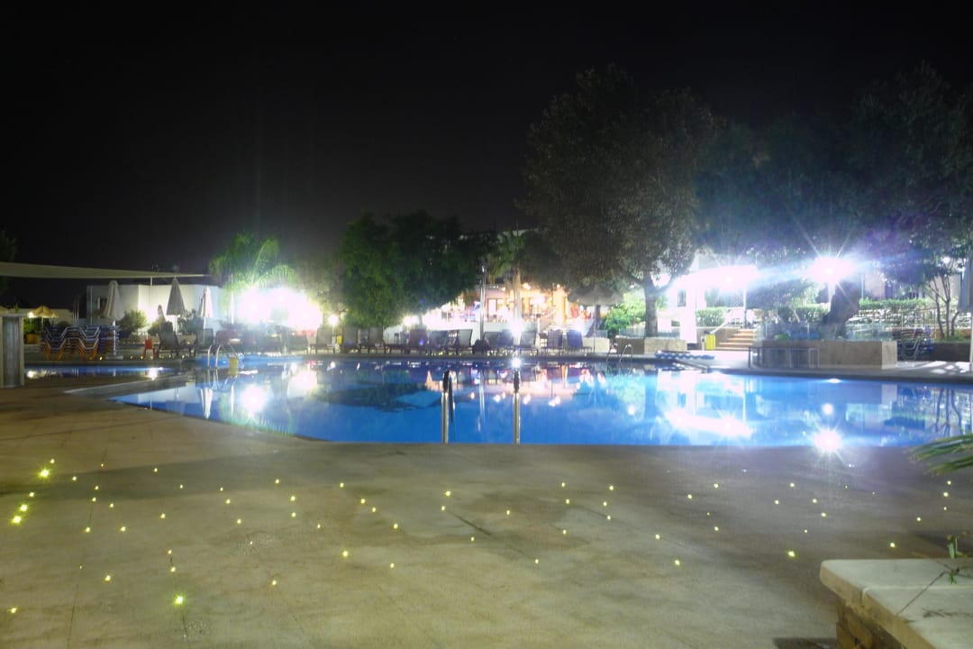Basen Sirios Village Hotel & Bungalows