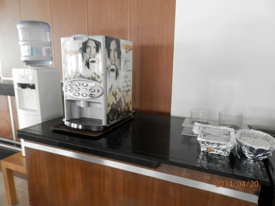 Ciagly brak filizanek Hotel Hedef Resort