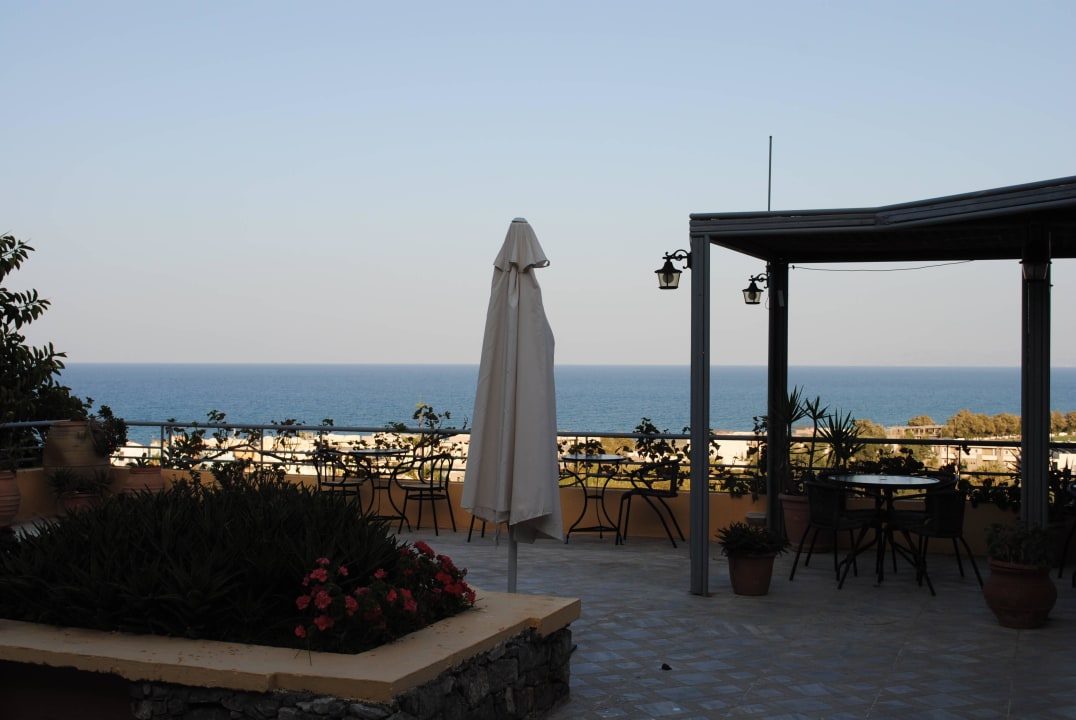 Ausblick Pool-/Essensbereich Hotel Aphea Village