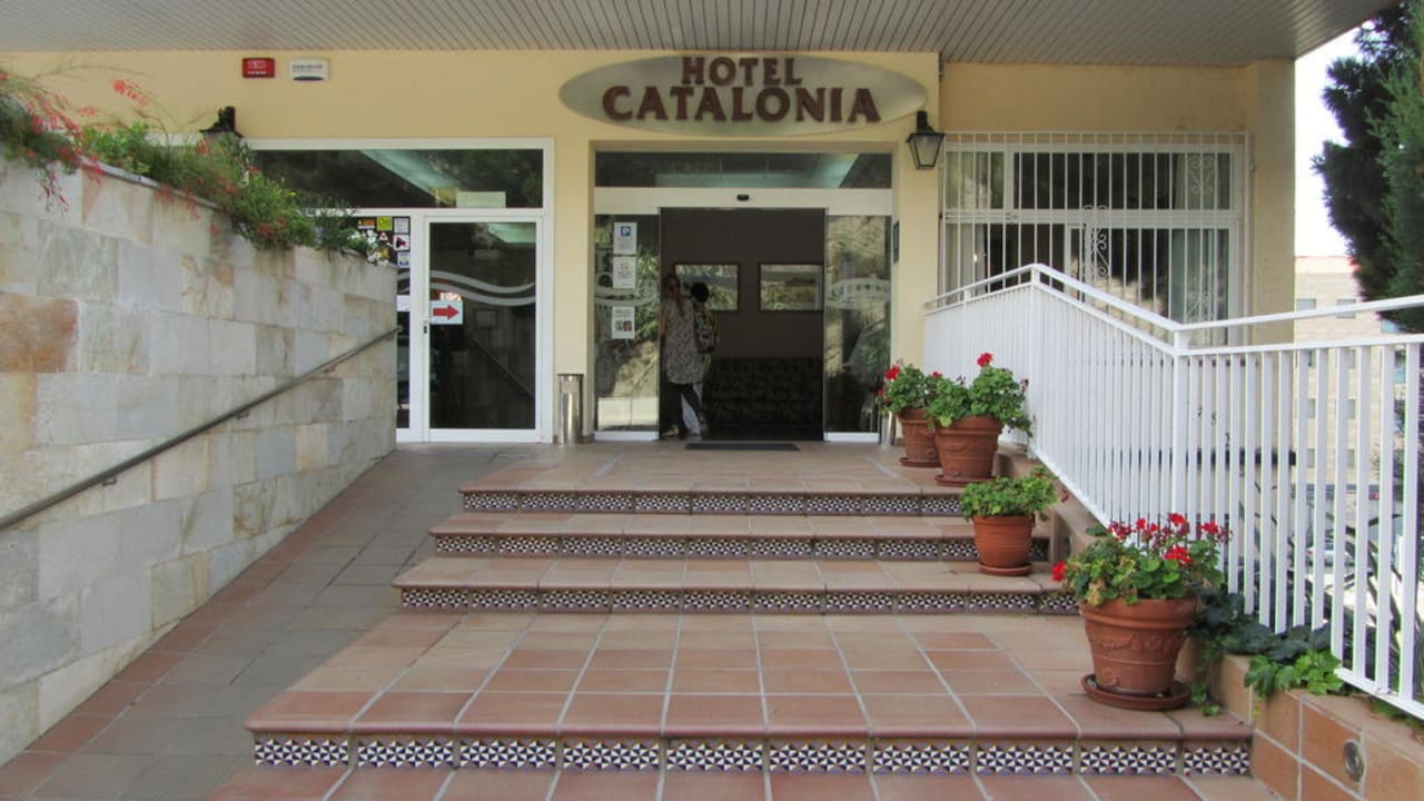 Eingang zum Hotel Checkin Catalonia