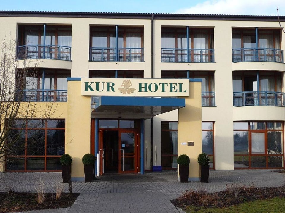 Blick auf den Eingang Best Western Plus Kurhotel an der Obermaintherme