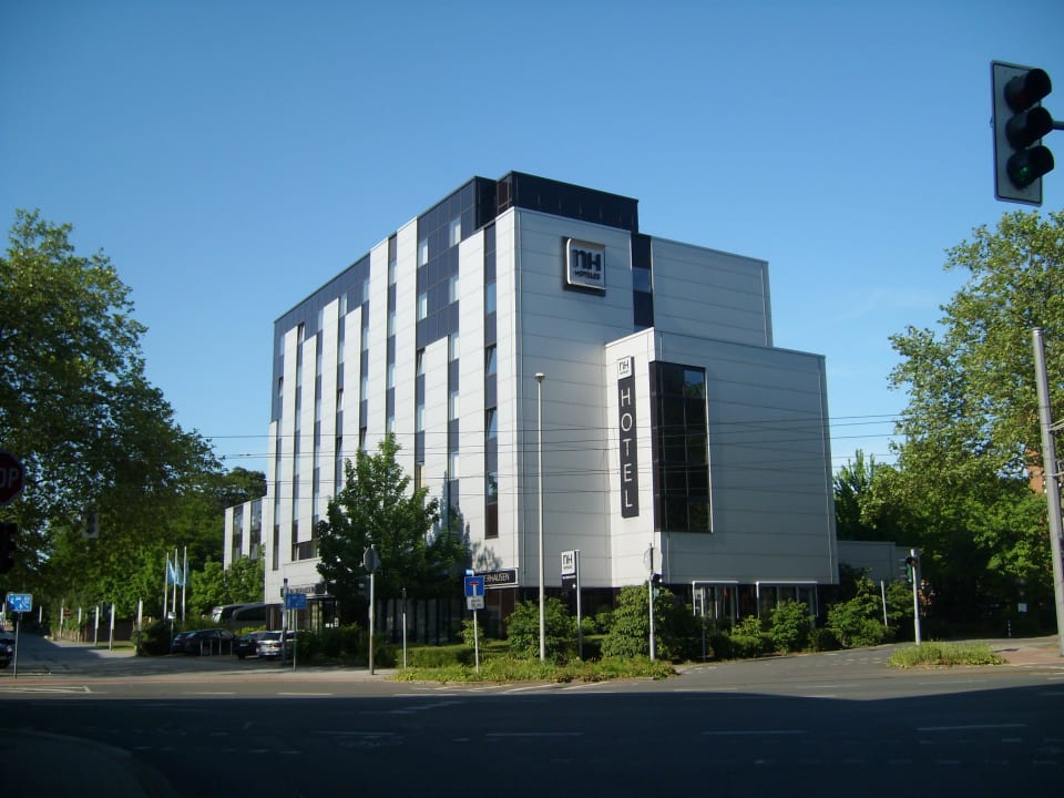 Der Hotelkomplex im Ganzen. Hotel NH Oberhausen
