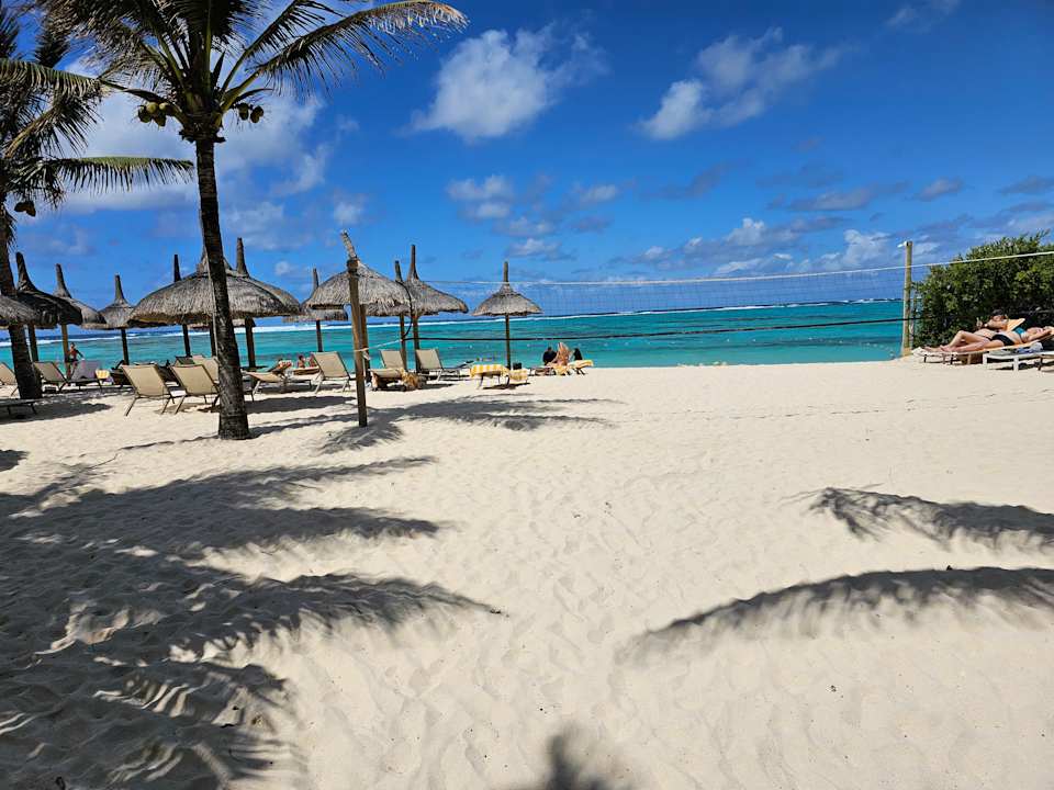 Strand Friday Attitude