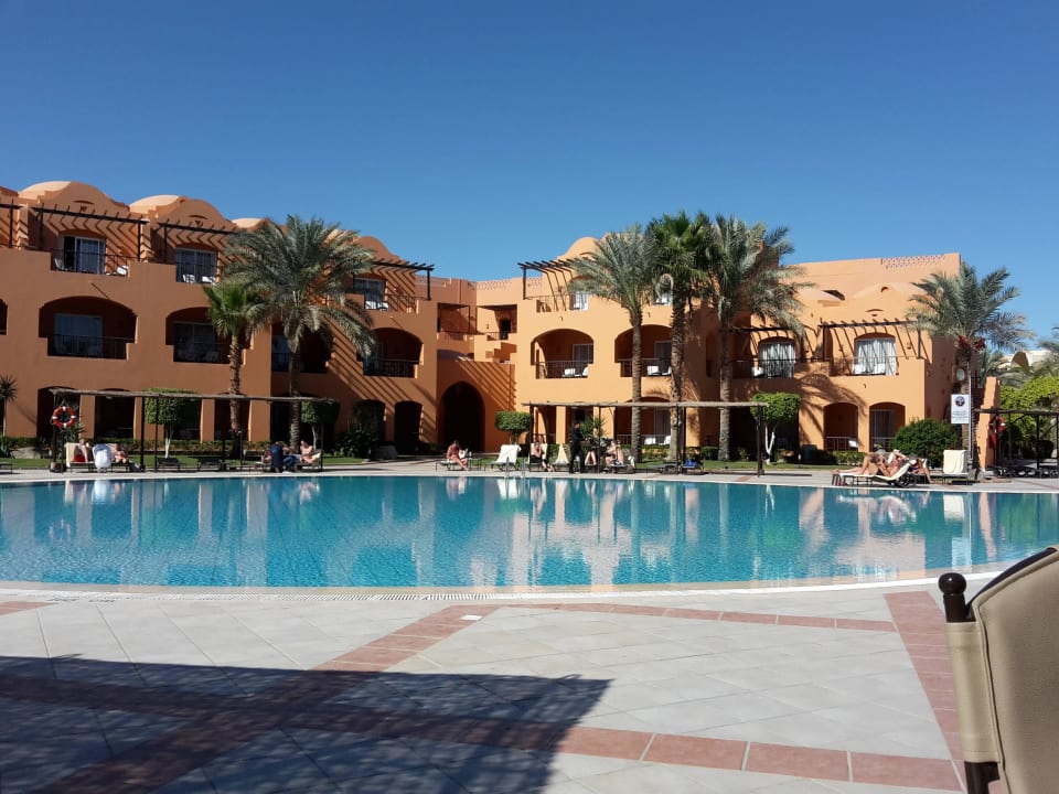 Pool von unten Jaz Makadi Oasis Resort