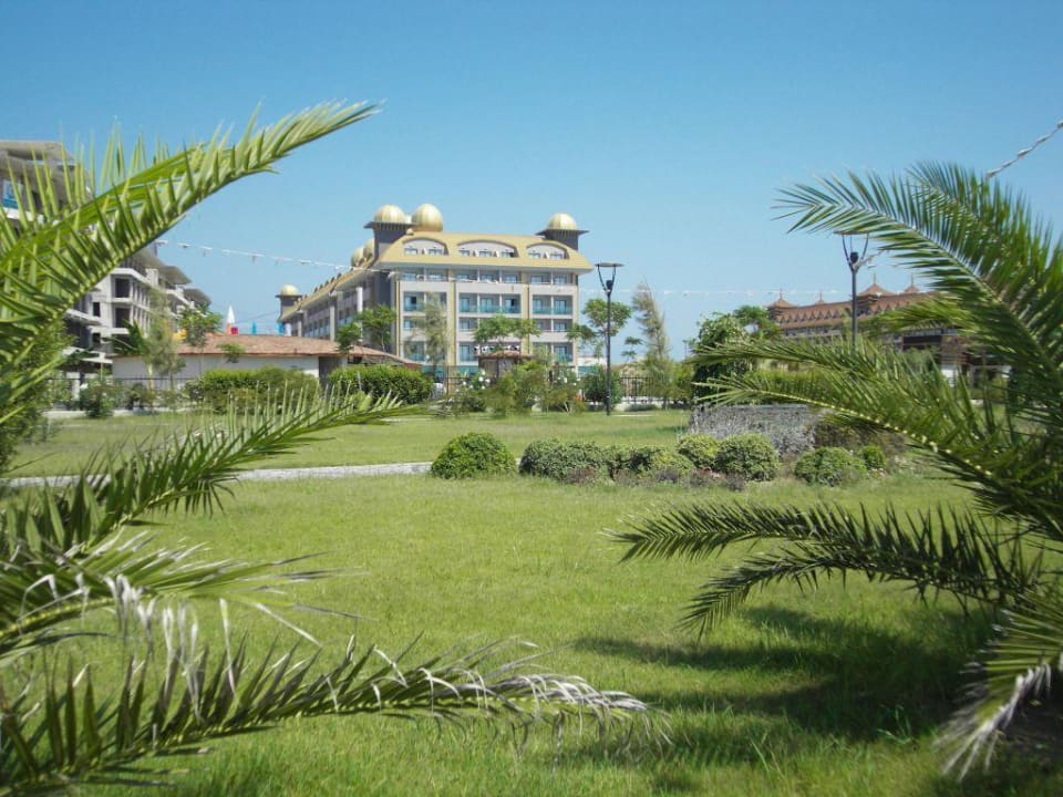 Blick vom "Strandweg" Richtung Hotel Aydinbey Kings Palace & Spa