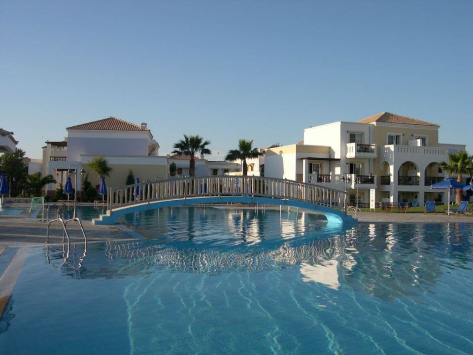 Einer von 4 Pools Neptune Luxury Resort