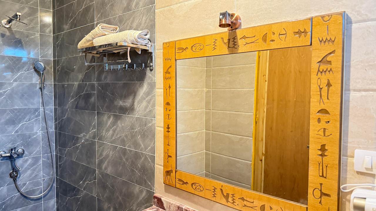 Zimmer Jewel Howard Carter Hotel