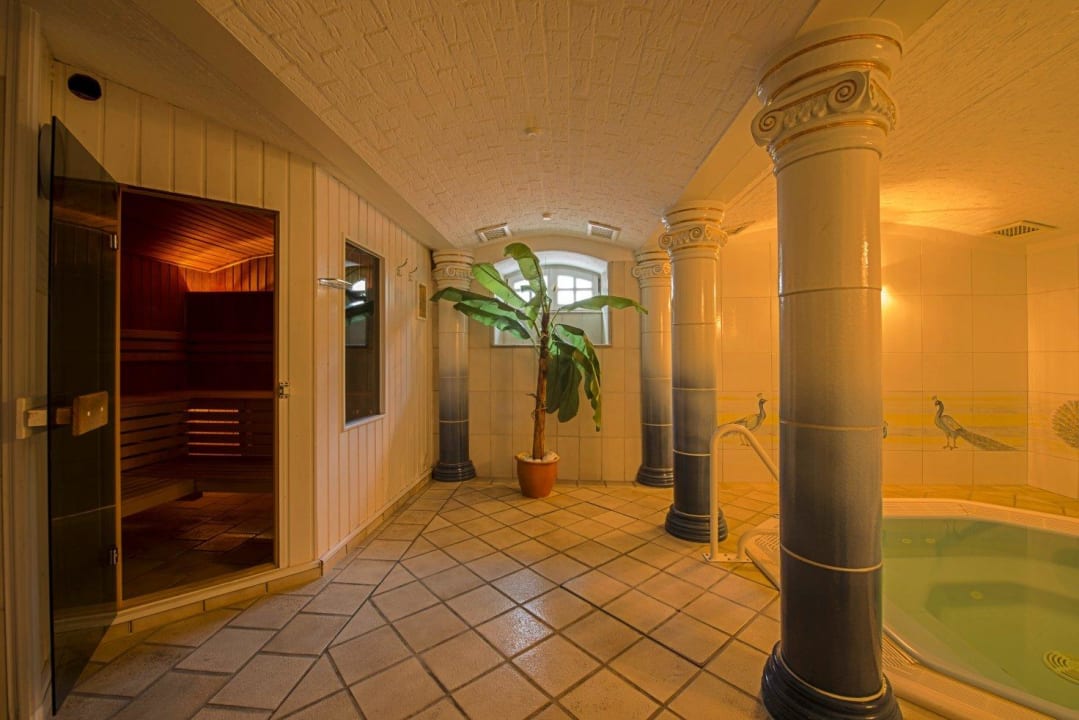 "Sauna & Whirlpool" Burghotel Haselünne (Haselünne) • HolidayCheck