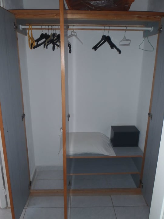 Kleiderschrank Marke Eigenbau Ekaterini Hotel