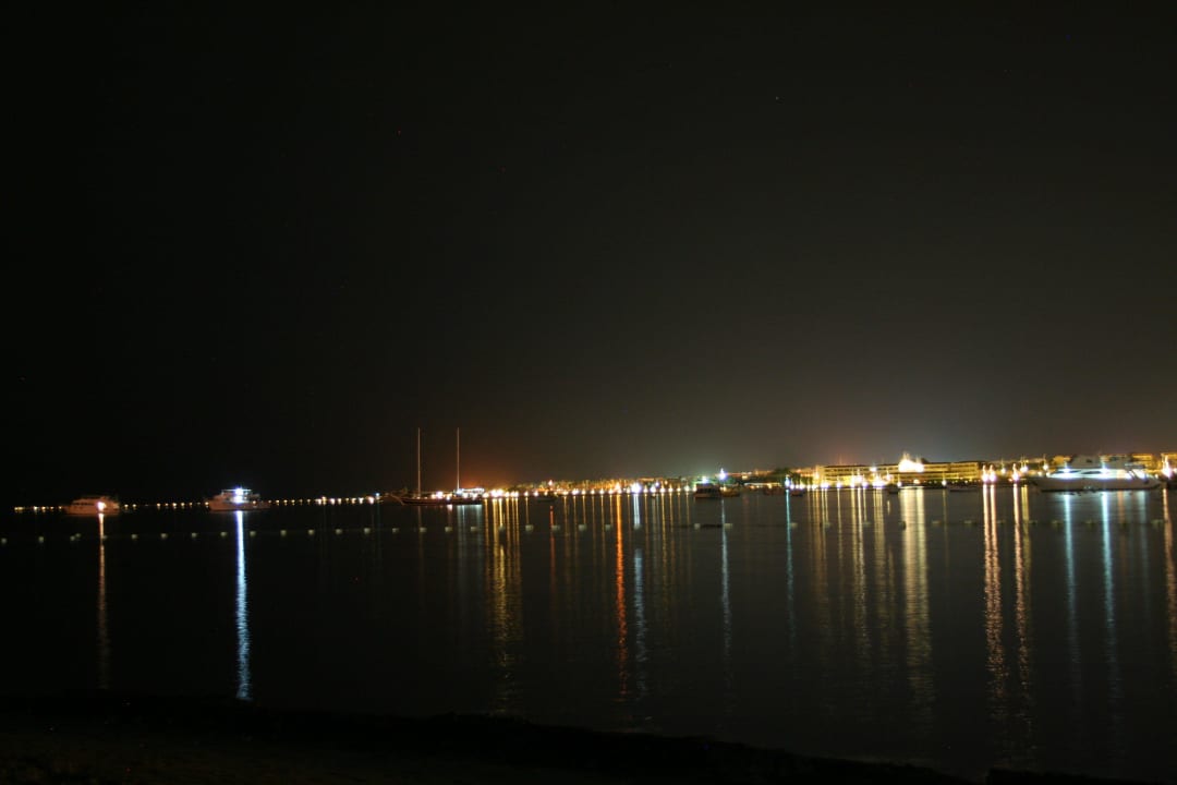 Strandblick bei Nacht SUNRISE Royal Makadi Resort