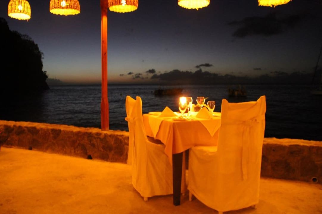 Strandbar am Abend Hotel Anse Chastanet