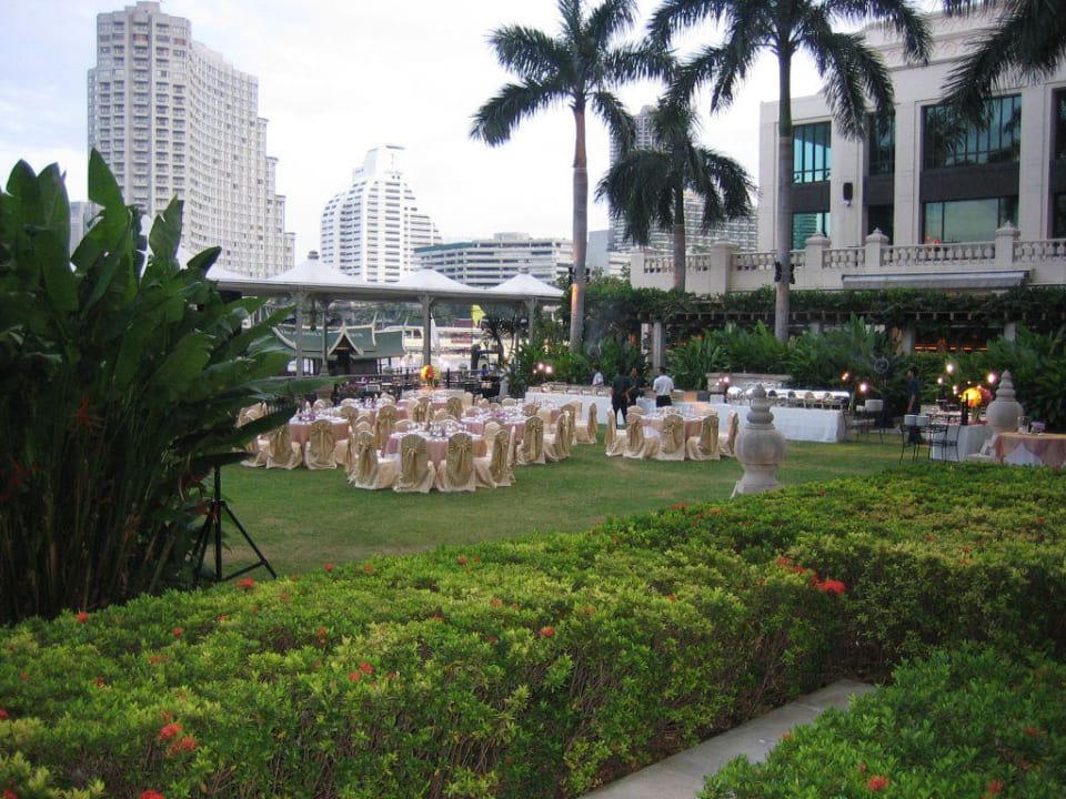 Bankett im Garten Hotel The Peninsula Bangkok