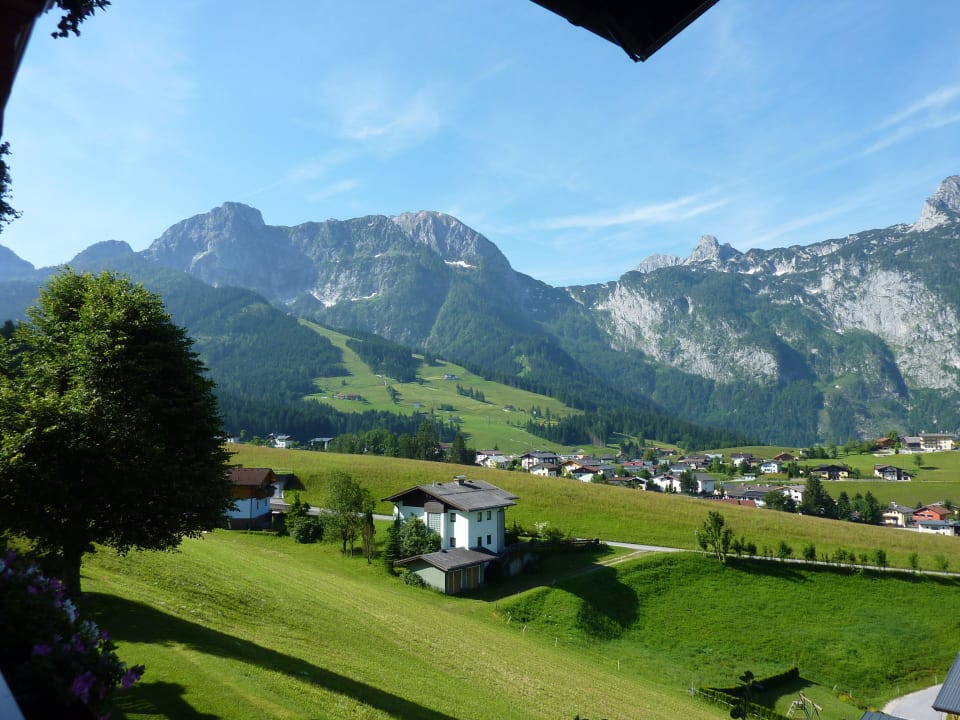  Appartementhaus Kristall  Ausblick auf Abtenau Appartements Kristall