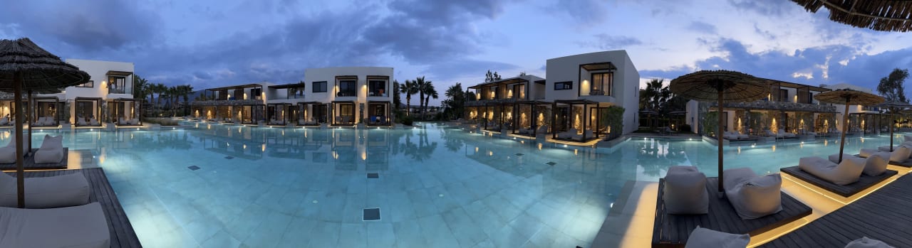 Pool Caravia Beach Hotel