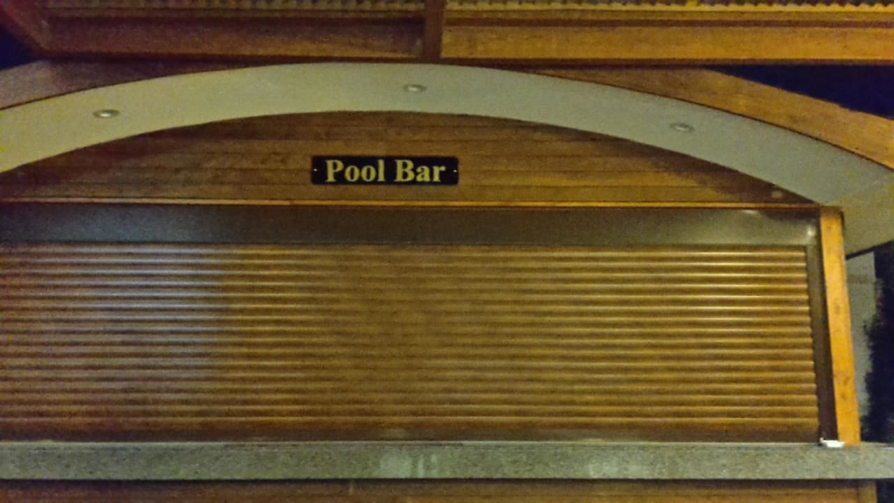 Poolbar  Well Palace Side