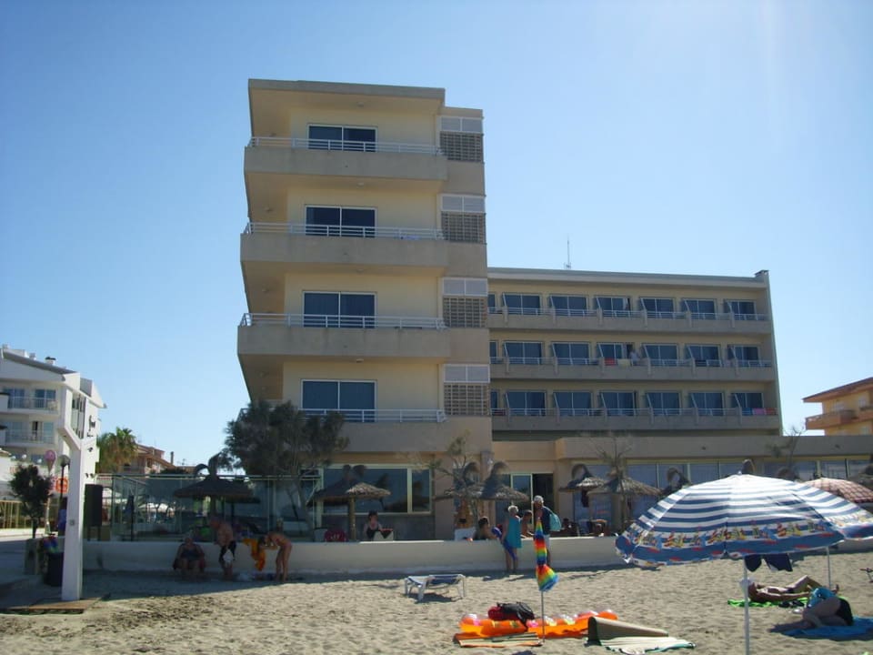 Blick vom Strand auf das Hotel The Sea Hotel by Grupotel - Adults only