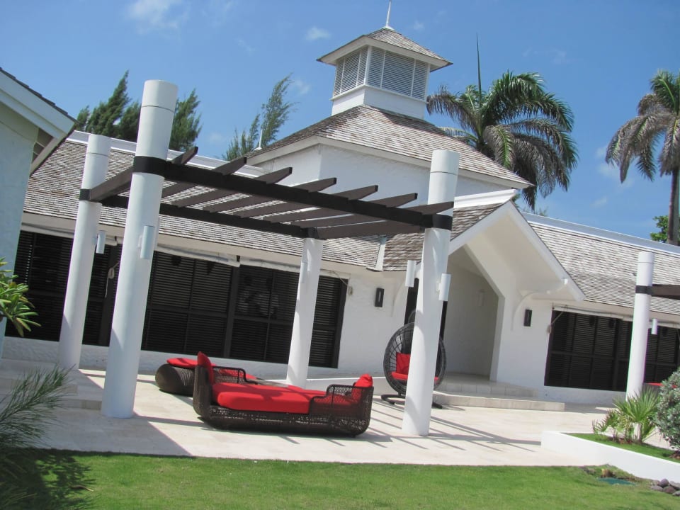 Main building outside view Hotel Trident
