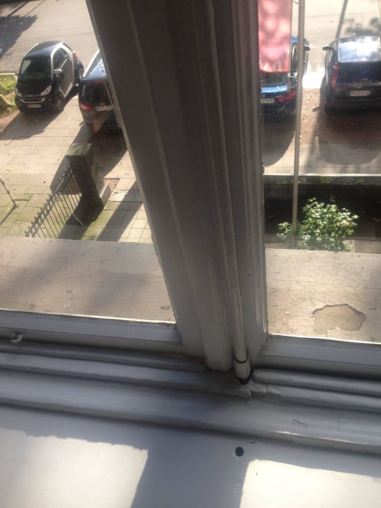 Hellhöriges und zugiges Zimmer Hotel Am Dammtor