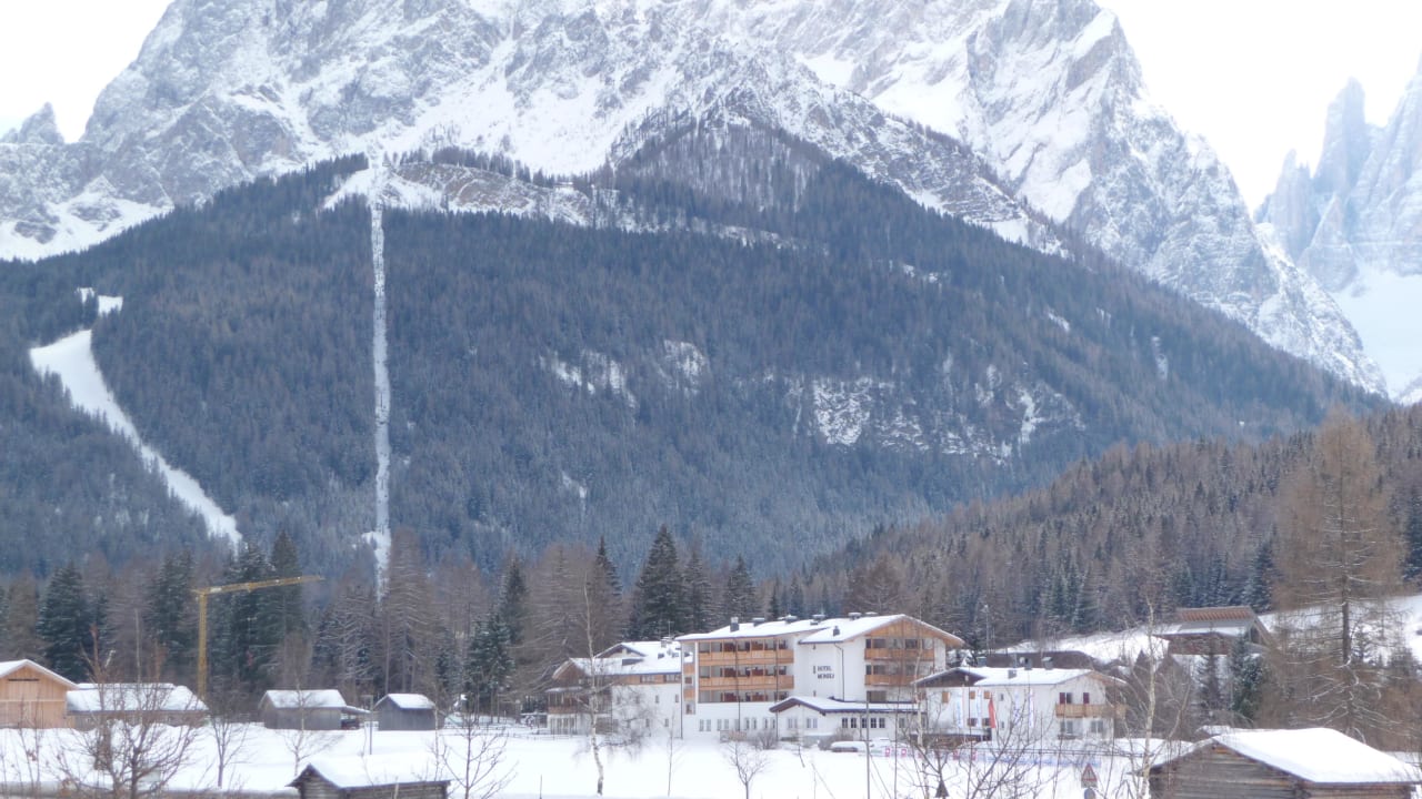 Das Hotel mit Blick von der Bergbahn Hotel Monika – great place to be