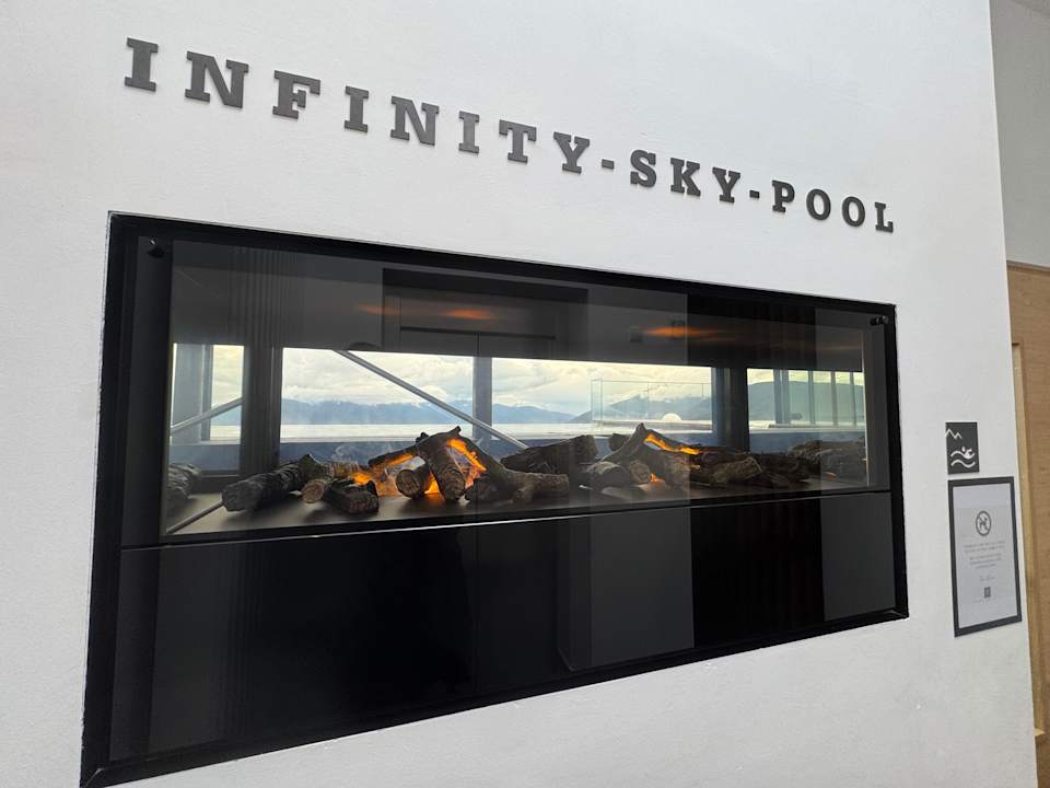 Pool Hotel Ambet