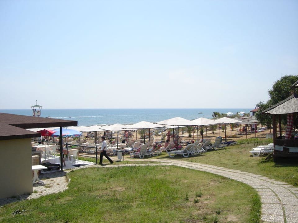 Der Strand ca. 500m vom Hotel entfernt Hotel Victory Resort