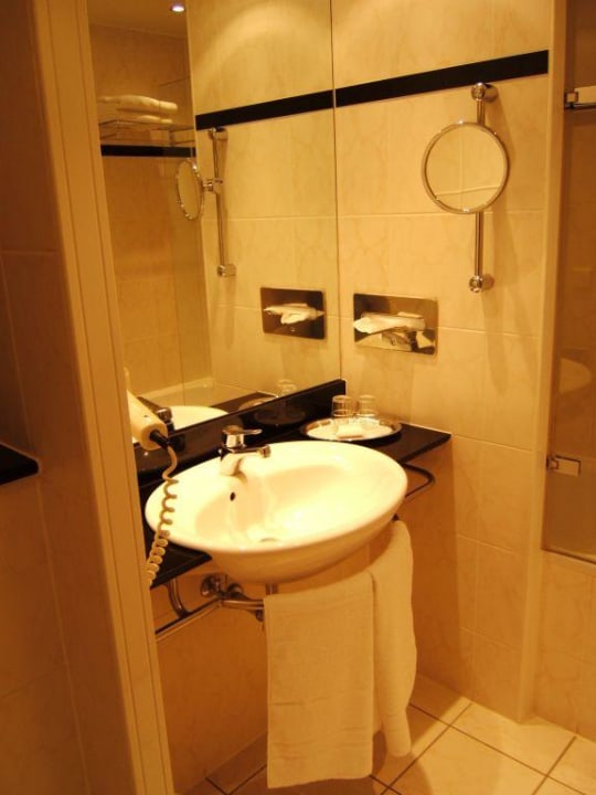 Badezimmer Standardzimmer Vienna House by Wyndham Thüringer Hof Eisenach