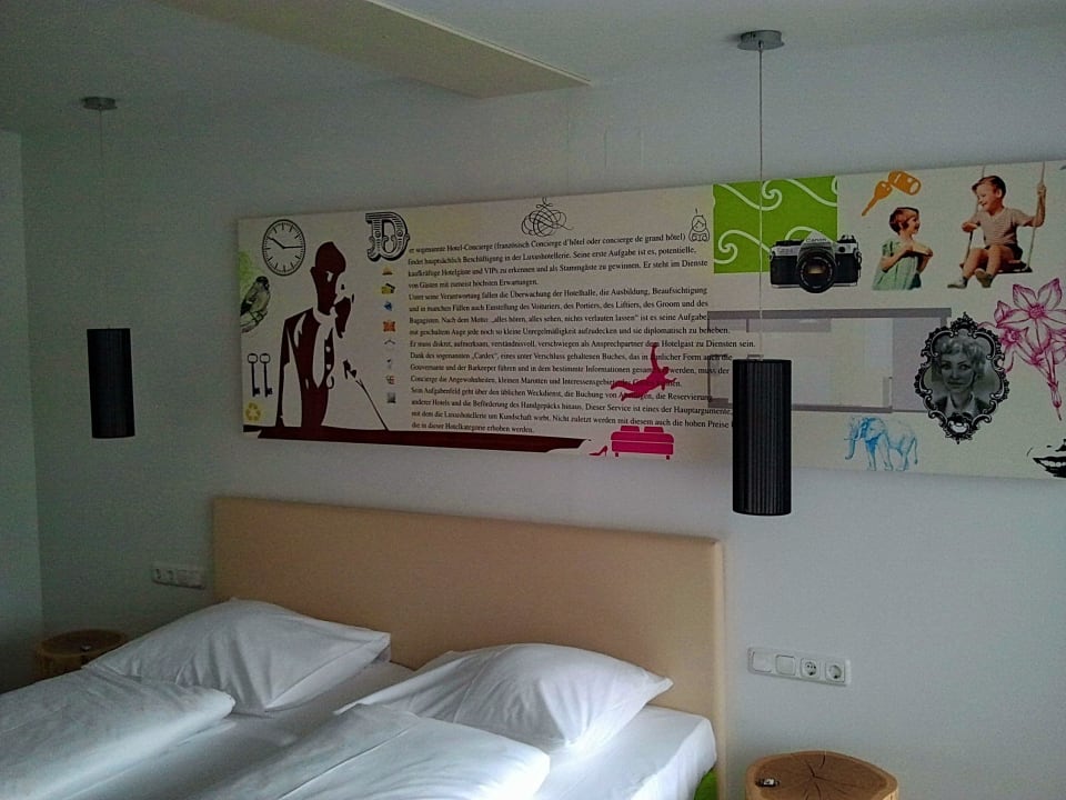 Interessante Deko, dahinter indirekte Beleuchtung Hotel Knorz