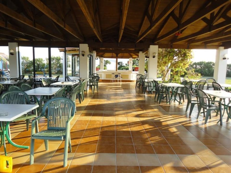 Бар у бассейна Dessole Dolphin Bay Resort