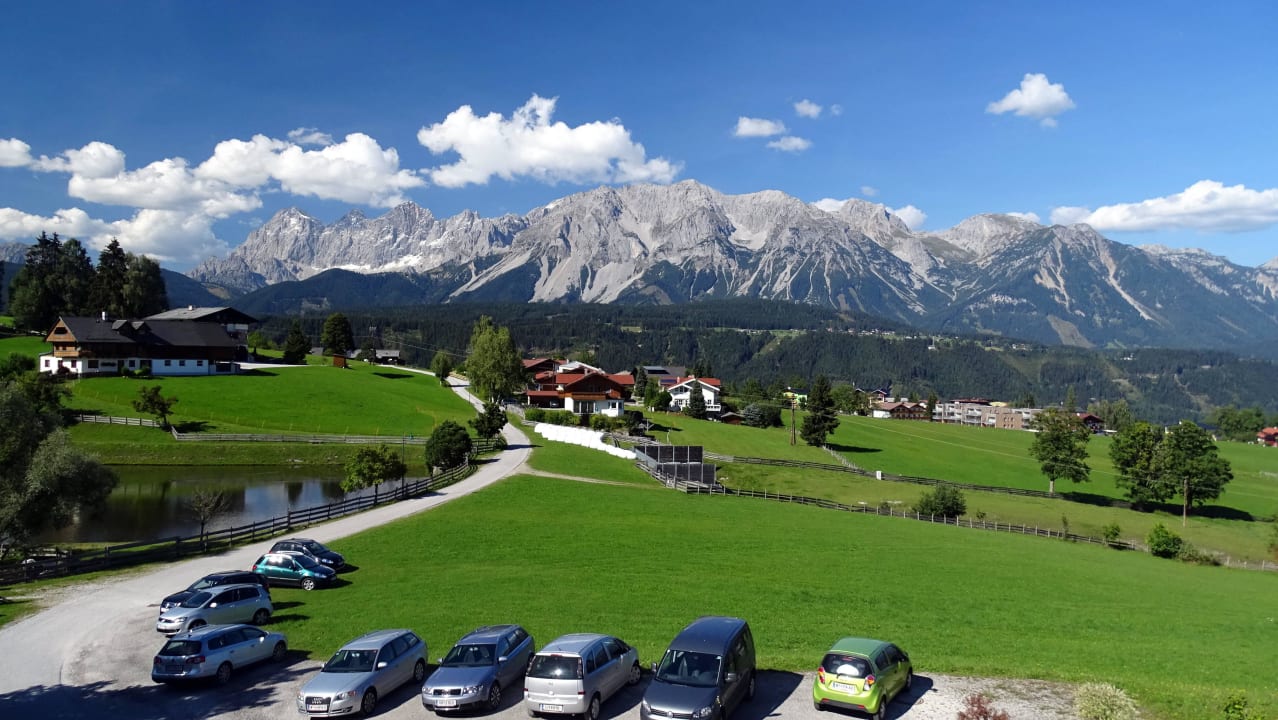 Blick vom Balkon auf den Dachstein Gasthof Braunhofer's