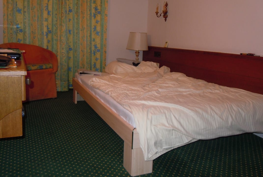 Breites Bett, Qualität Matratze fragwürdig Familotel Kaiserhof