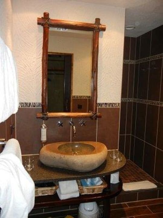 Waschbecken aus Stein gefräst und super Seife ;) Hotel Matamba - Phantasialand Erlebnishotel