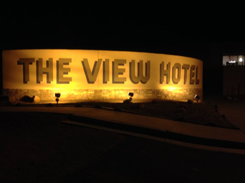 Bei Nacht The View Hotel