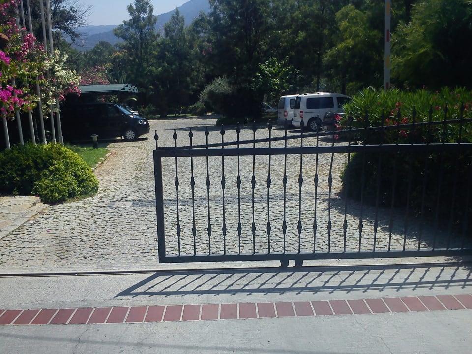 Eingangs Tor Hotel Zeytinada