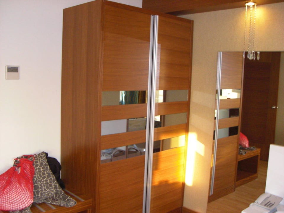 1 von 2 Schränken Seaden Sea World Resort & Spa