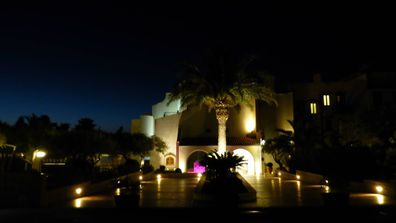 Hotel bei Nacht Hotel Baia del Capitano