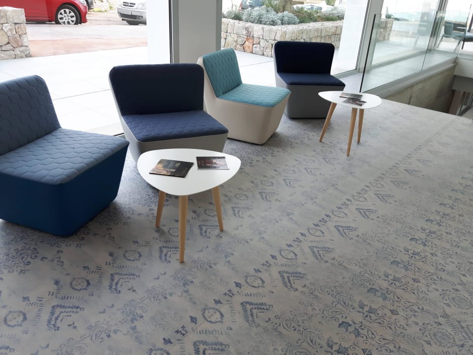 Schöne Sessel in der Lobby Mar Azul PurEstil Hotel & Spa