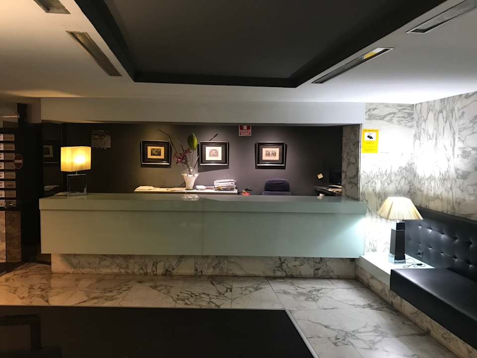 Lobby DFlat Escultor Madrid Apartments