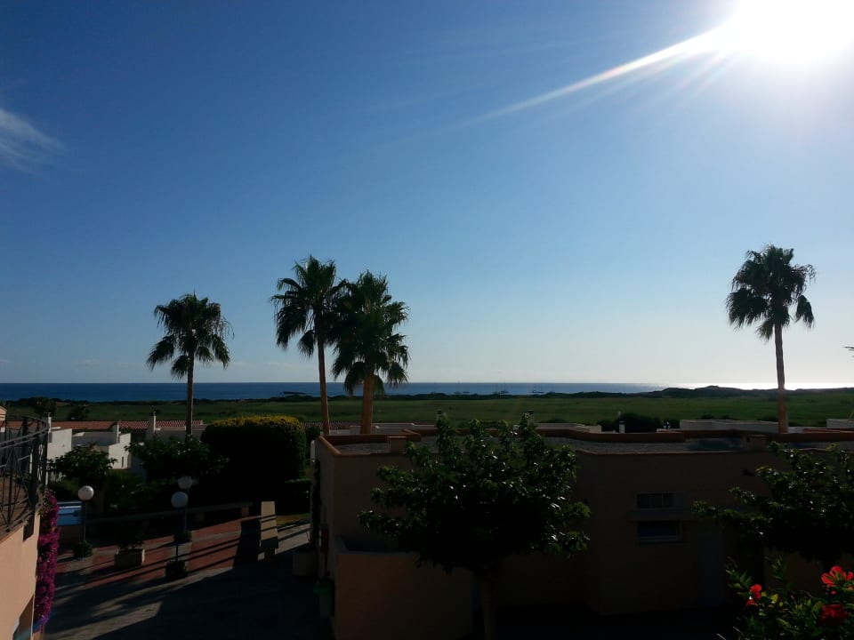 Blick vom Pool aufs Meer am Abend Apartments Mar Blau