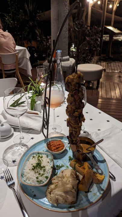 Gastro Sands Suites Resort & Spa