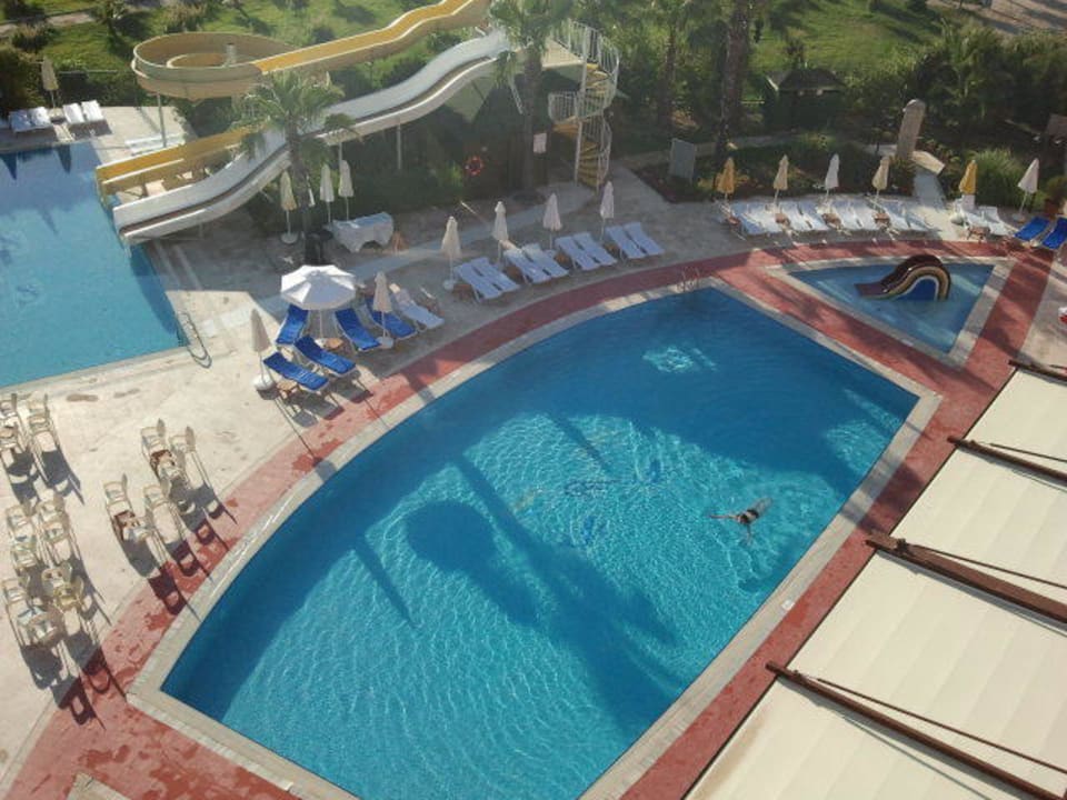 Nochmal der Pool von oben Royal Atlantis Beach Hotel